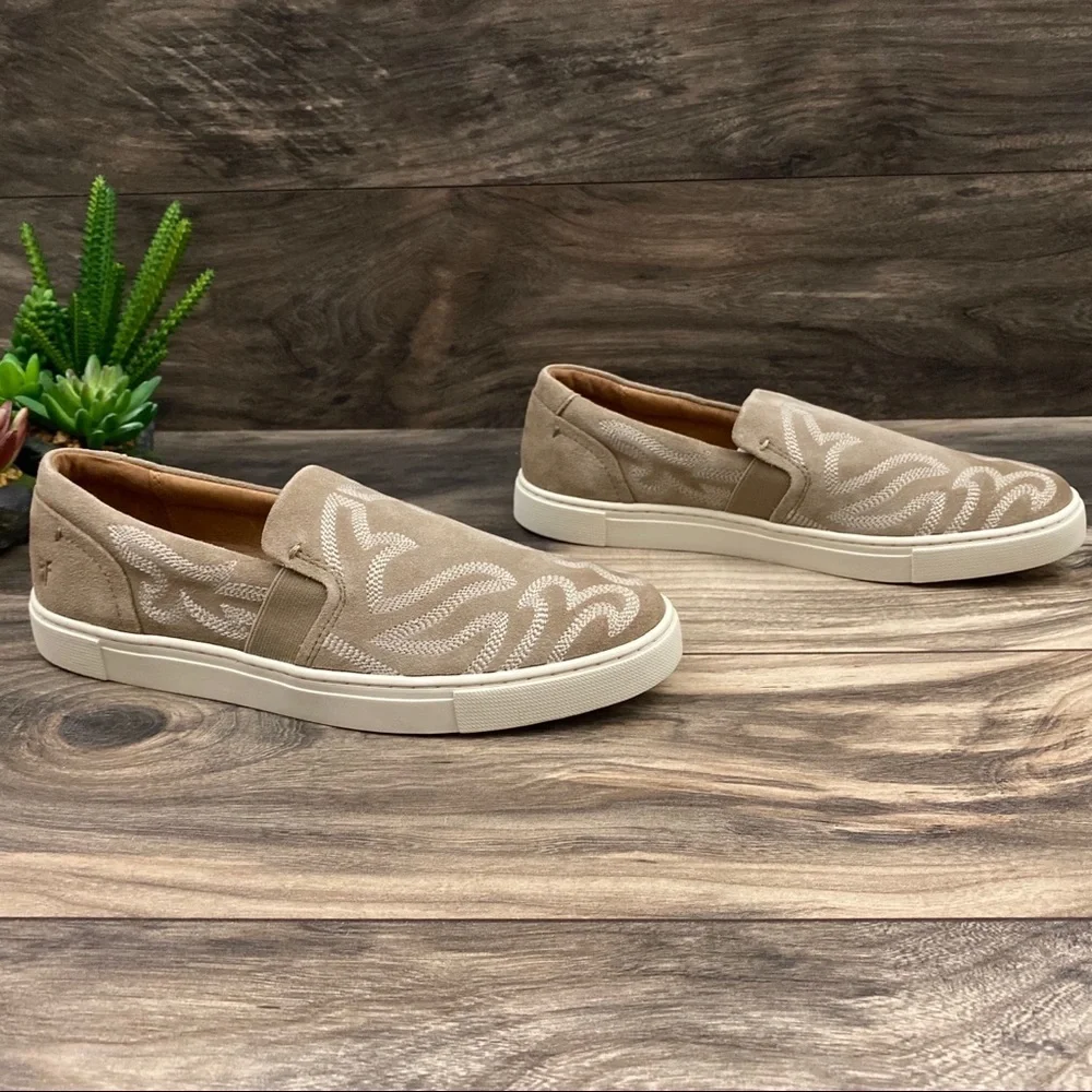 NIB Frye Ivy Primrose Slip On Sneakers Beige Suede